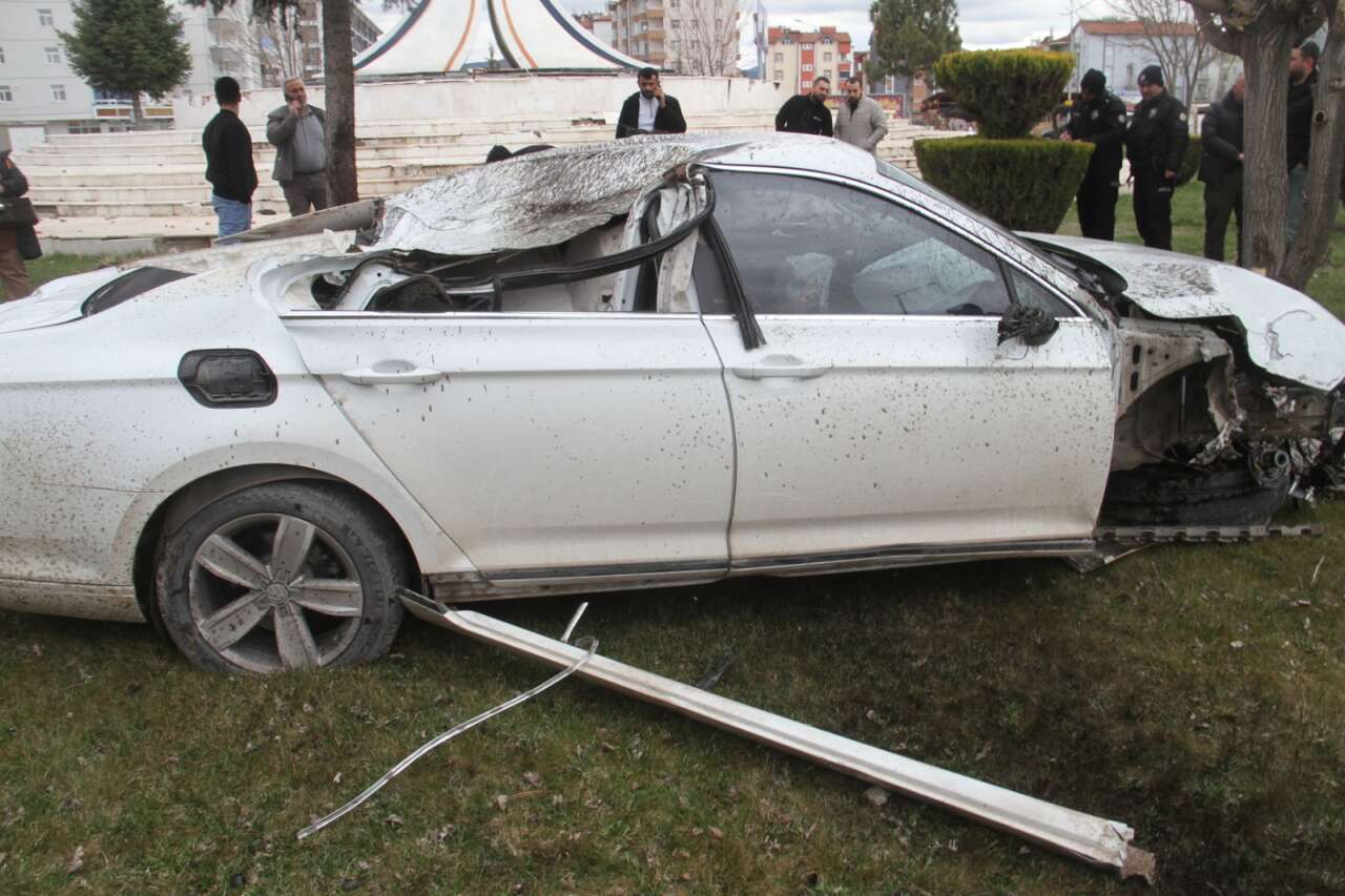 Konya’da görenleri korkutan kaza! Sürücü bu arabadan sağ çıktı 5
